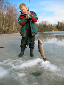Alaska-Ice-Fishing